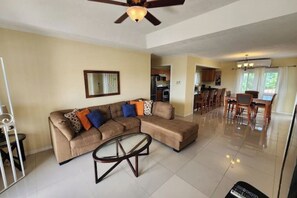 Living area - Stair Way To Tranquil Living 2bd/2.5bth with pool (Kingston)