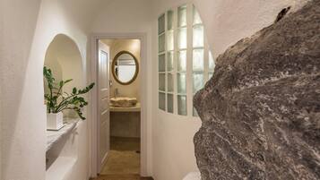 Suihku, hiustenkuivaaja, pyyhkeet