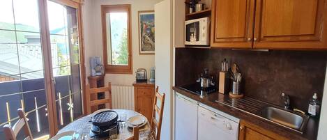 Refrigerador, microondas, parrilla de estufa y lavavajillas