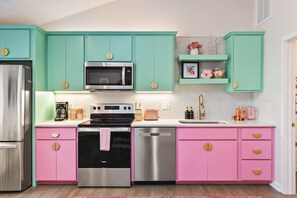 Refrigerador, microondas, horno, placa de cocina