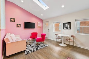 Smart TV - Barbie Dream Condo - Near Restaurants, Coffee & Bar (Nashville)