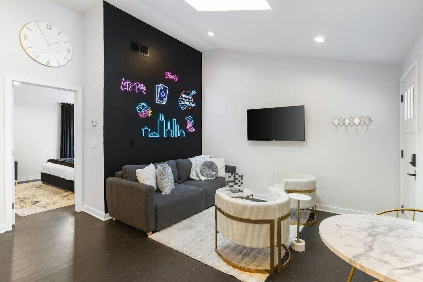 Vibrant Neon Condo Near Restaurants, Coffee & Bars - Nashville, TN