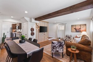 Interior - Chic and Cozy -Walk to Bars, Coffee, Restaurants (Nashville)