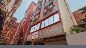 A multi-story hotel building with a sign indicating it is the Hotel Mountain Gateway. - Hotel Mountain Gateway (Kathmandu)