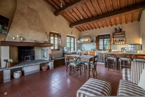 Room - Villa Jasmine 8 Emma Villas (Massarosa)