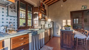 Villa | 4 bedrooms - Villa Jasmine 8 Emma Villas (Massarosa)