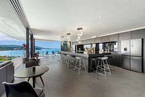 Villa (Multiple Bedrooms) | Cuisine privée | Micro-ondes, four, blender, congélateur