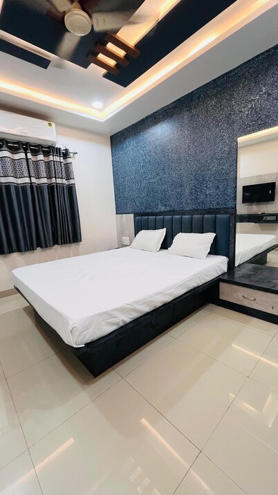 Shri Nath Hotel And Lodging