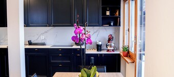 Alpine Mountains Retreat by Sea N' Rent