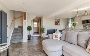 Living area - Brumlea Farm Cottage, Rural Country Stay, Couples & Friends, private & peaceful (Bonsall)