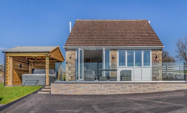 Exterior - Brumlea Farm Cottage, Rural Country Stay, Couples & Friends, private & peaceful (Bonsall)