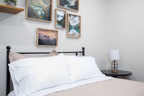 5 bedrooms, travel cot, WiFi, bed sheets