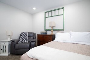 5 makuuhuonetta, työpöytä, vauvan matkasänky, Wi-Fi