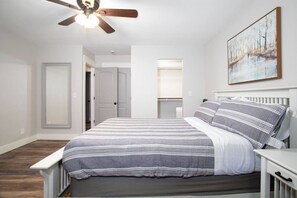 5 bedrooms, desk, travel cot, WiFi