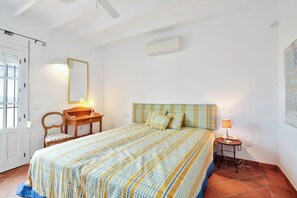5 quartos, ferros/tábuas de passar roupa, berço de viagem, Wi-Fi