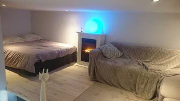 1 habitación, tabla de planchar con plancha, wifi y ropa de cama