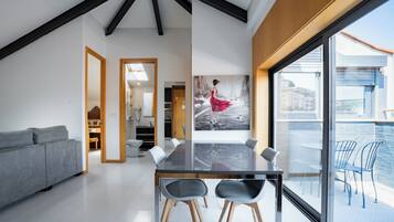 Appartement, 1 chambre | Coin séjour | Télévision LED de 32 pouces avec chaßnes par cùble