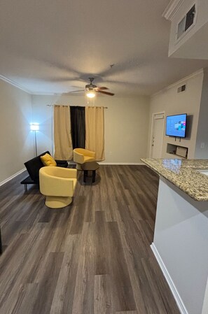 Interior - Hill Country Fairway Haven (Austin)