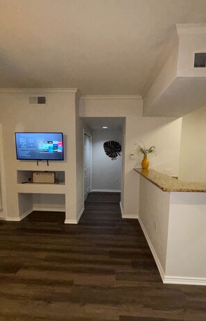 Interior - Hill Country Fairway Haven (Austin)