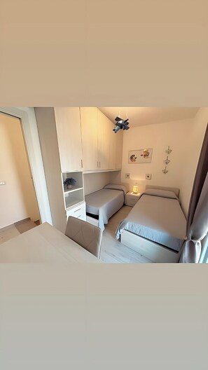 2 bedrooms, bed sheets