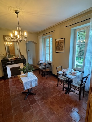 Desayuno completo incluido todos los días