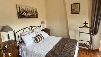 Klassieke tweepersoonskamer, uitzicht op tuin | Gratis wifi