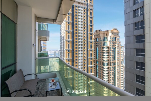 Apartment - Luxury 1BR in Marina High-rise Living With Views (Dubai)