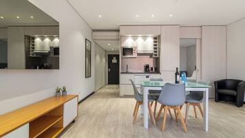Apartamento standard, 1 quarto | Área de estar