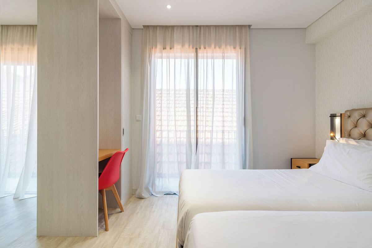 Roupas de cama premium, edredons de pluma, quartos à prova de som