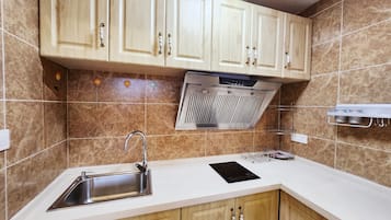 Estudio, vista a la montaña | Cocina privada