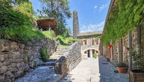 Maison de l'Ecluse en Bord de Rivière avec Cascade - Domaine au Ch'ti Ardéchois
