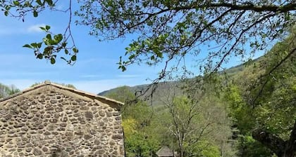 Maison de l'Ecluse en Bord de RiviÚre avec Cascade - Domaine au Ch'ti Ardéchois