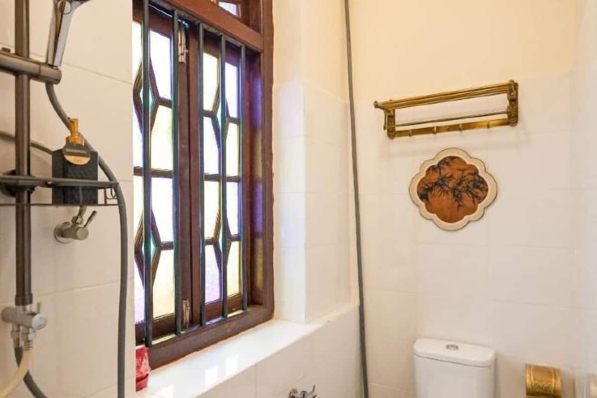 Bathroom | Free toiletries, hair dryer, towels, soap