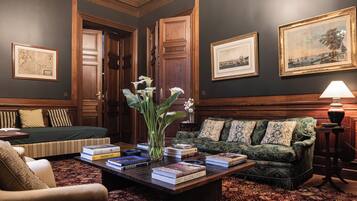 Luxury Suite, Garden View | Laptop workspace, free WiFi
