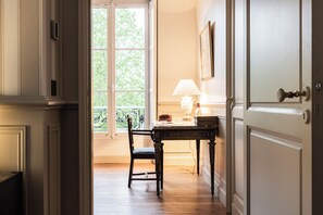 Luxury Quadruple Room, Garden View | Laptop workspace, free WiFi - Château Sénéjac (Le Pian-Medoc)