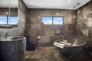 Hårføner, håndklær og toalettpapir