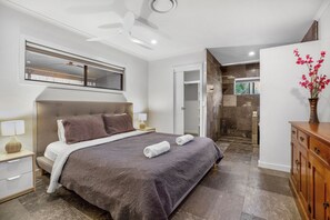 4 soverom, strykejern/-brett, wi-fi (inkludert) og sengetøy