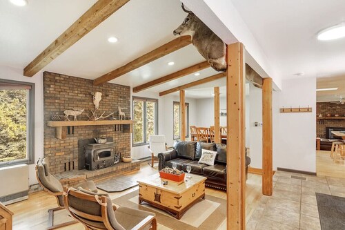 The Four Pines I Near Red Rocks & Trails