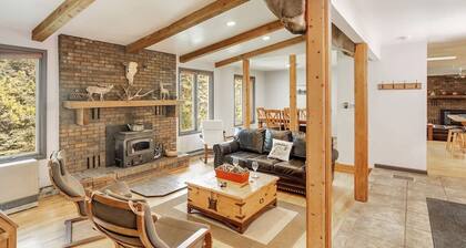 The Four Pines I Near Red Rocks & Trails