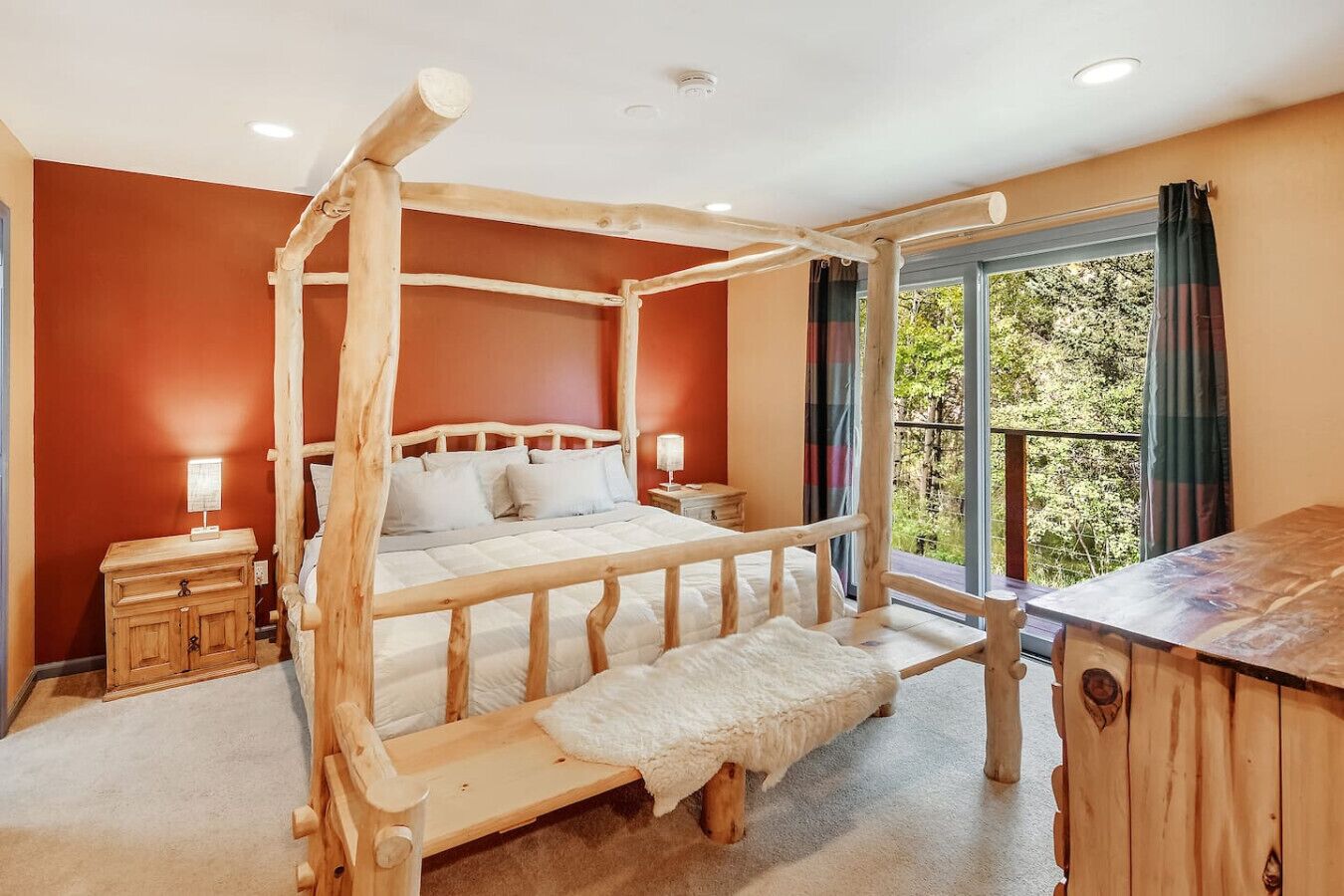 3 bedrooms, desk, iron/ironing board, travel crib
