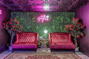 Interior - Pop Art Oasis | Karaoke, Mini Golf, Hot Tub & Pool (Arvada)