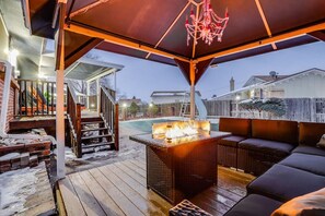 Terrace/patio - Pop Art Oasis | Karaoke, Mini Golf, Hot Tub & Pool (Arvada)