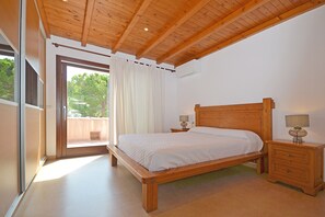 3 bedrooms, free WiFi, bed sheets