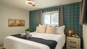 4 bedrooms, desk, iron/ironing board, WiFi