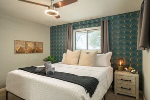 4 Schlafzimmer, Schreibtisch, Bügeleisen/Bügelbrett, WLAN