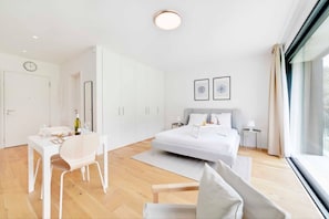 Iron/ironing board, free WiFi, bed sheets
