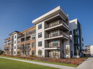 Exterior - CozySuites Modern 2BR, Nora Indianapolis #9 (Indianapolis)