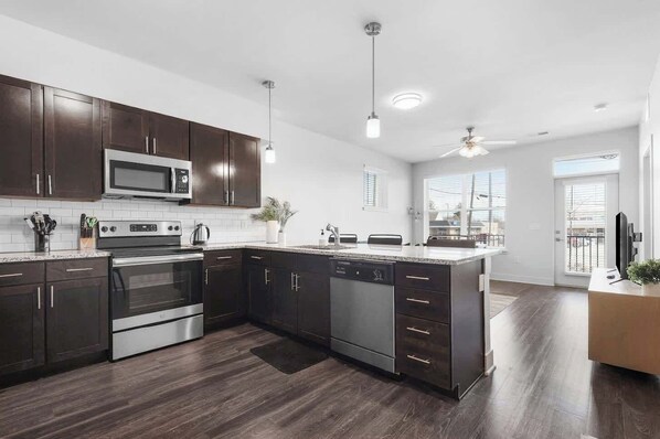 Fridge, microwave, oven, stovetop