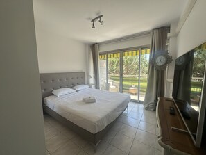 Iron/ironing board, free WiFi, bed sheets - ASCOT, two-bedroom apartment near the sea (Cannes)