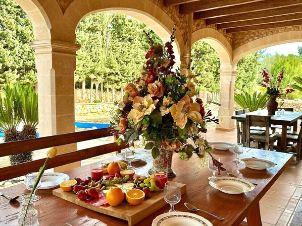 Outdoor dining